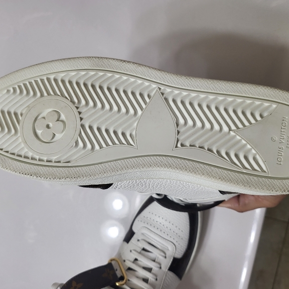 LV sneakers - Picture 4 of 5